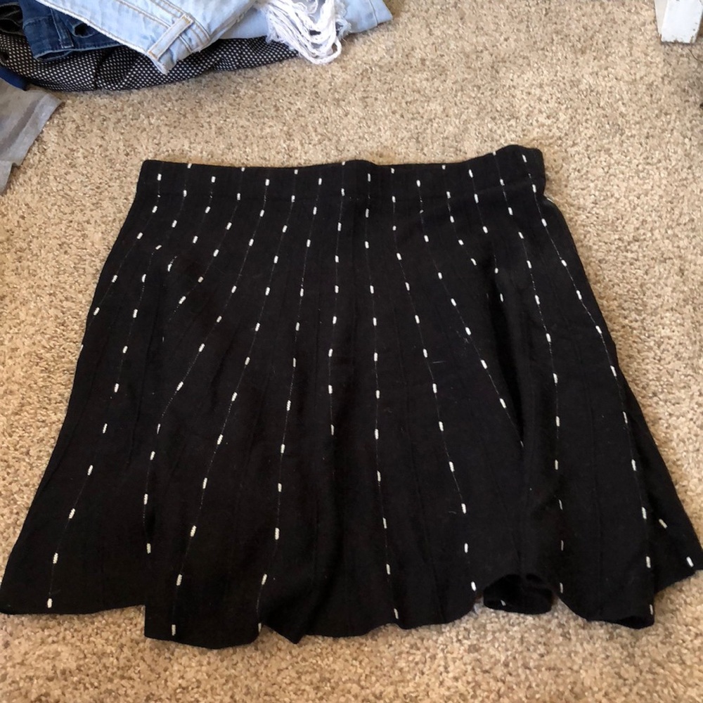 BLACK SKIRT
